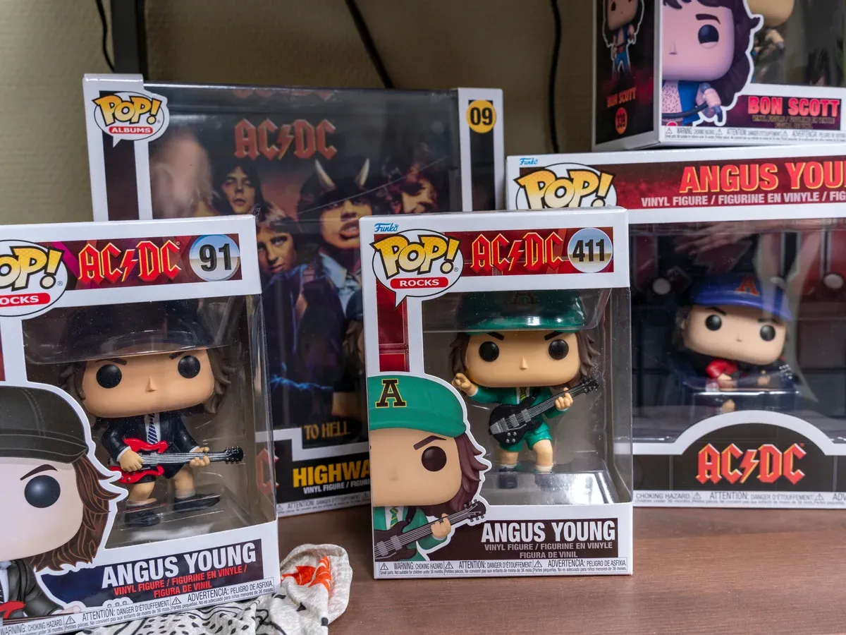 Funko Pop-figuren van AC/DC in hun verpakking