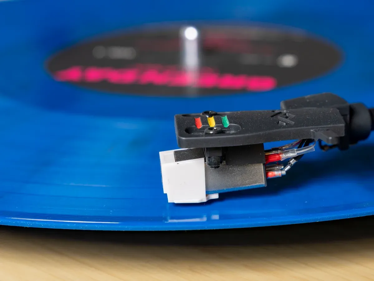 Vinylplaat op een draaitafel